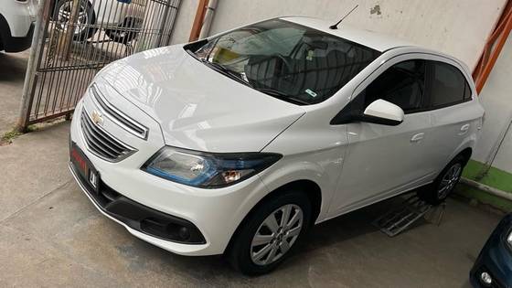 CHEVROLET ONIX 1.4 MPFI LT 8V FLEX 4P MANUAL CHEVROLET ONIX 1.4 MPFI LT 8V FLEX 4P MANUAL